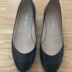 Chanel black leather chain heel cap toe flat 39